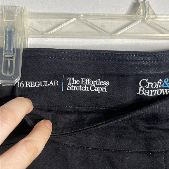 Croft & Barrow Effortless Stretch Black Capris - Picture 2 of 3